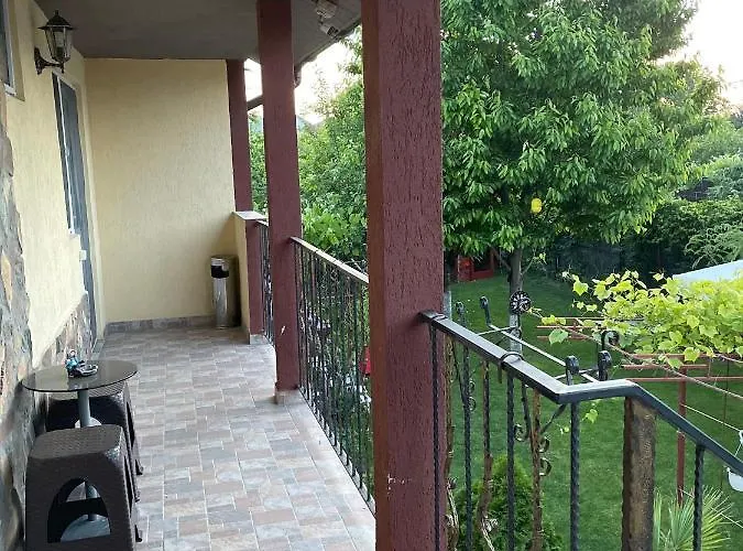 Vlad Πανσιόν Două Mai