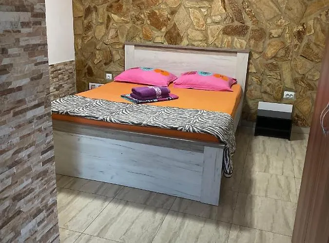 Vlad Πανσιόν 3*